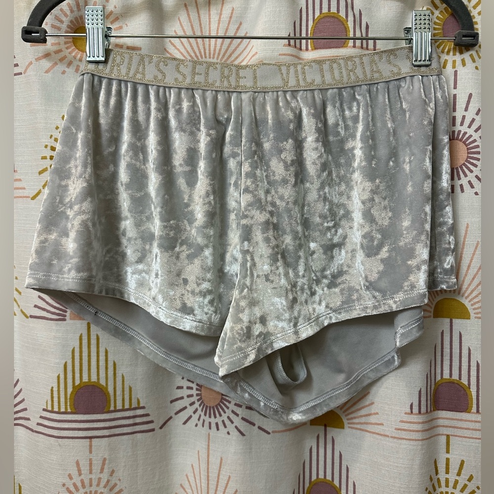 Victorias Secret off white shorts
